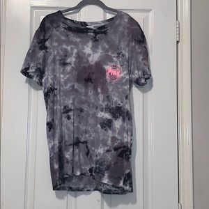 oversized tie-dye vs shirt